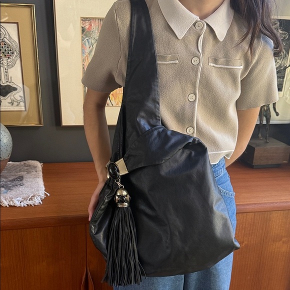 Designer Perez Sanz Elegant Black Shoulder Bag with Tassel - Picture 10 of 14